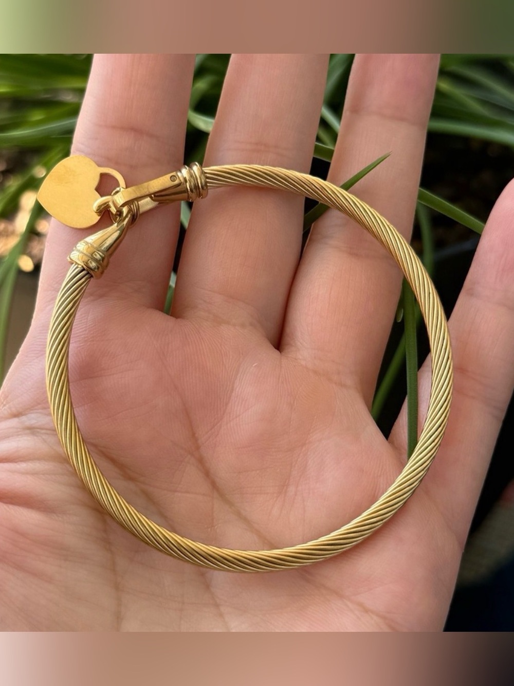 Bracelet 18K Gold Stainless Steel Heart Bangle - Picture 6 of 6